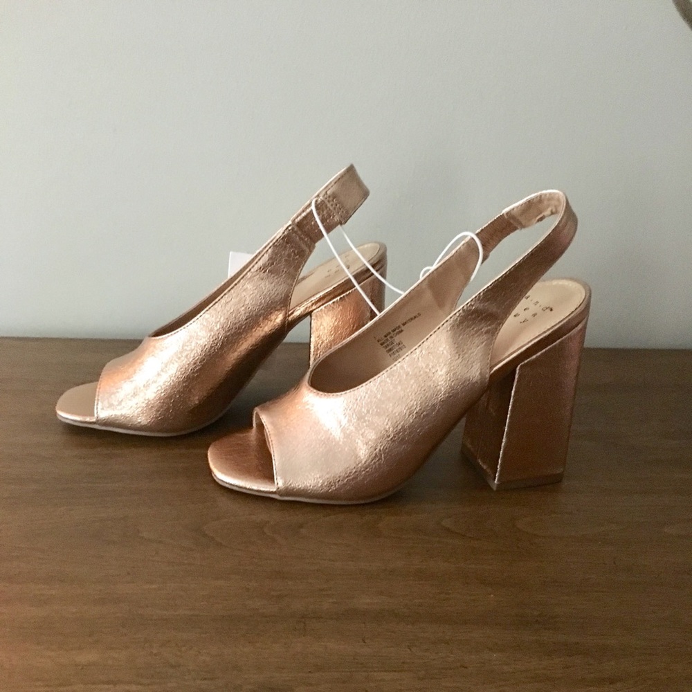 NWT Women’s size 7 Gold open toe sling back heels